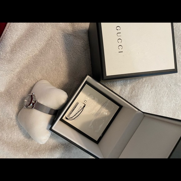 Gucci women’s Diamantissima watch - Picture 3 of 6